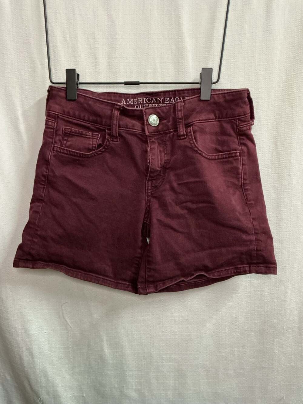 American Eagle Super Stretch Midi Twill Shorts in Burgundy